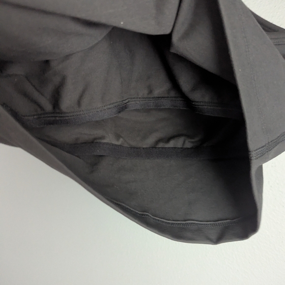 NWT. Aerie Black Gray Sports Bra With Built In Bra. No Pads. - Picture 3 of 5